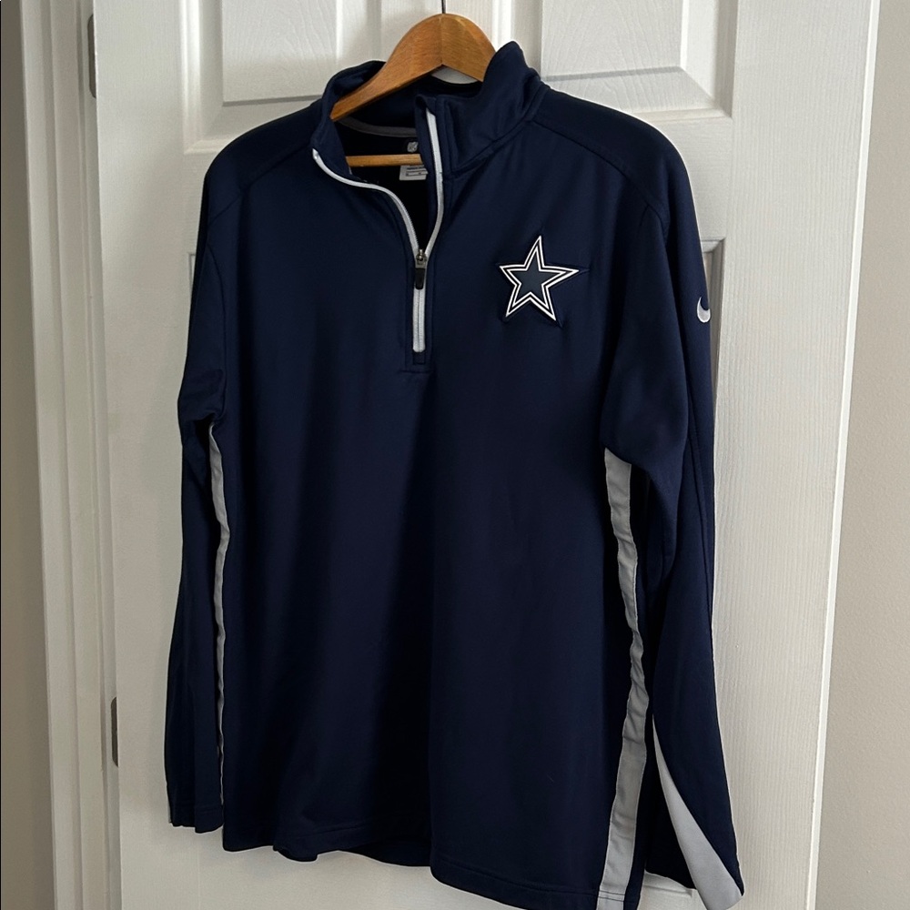 Nike dry fit light weight FLEECE 
cool weather 
Men’s M NFL Dallas Cowboys